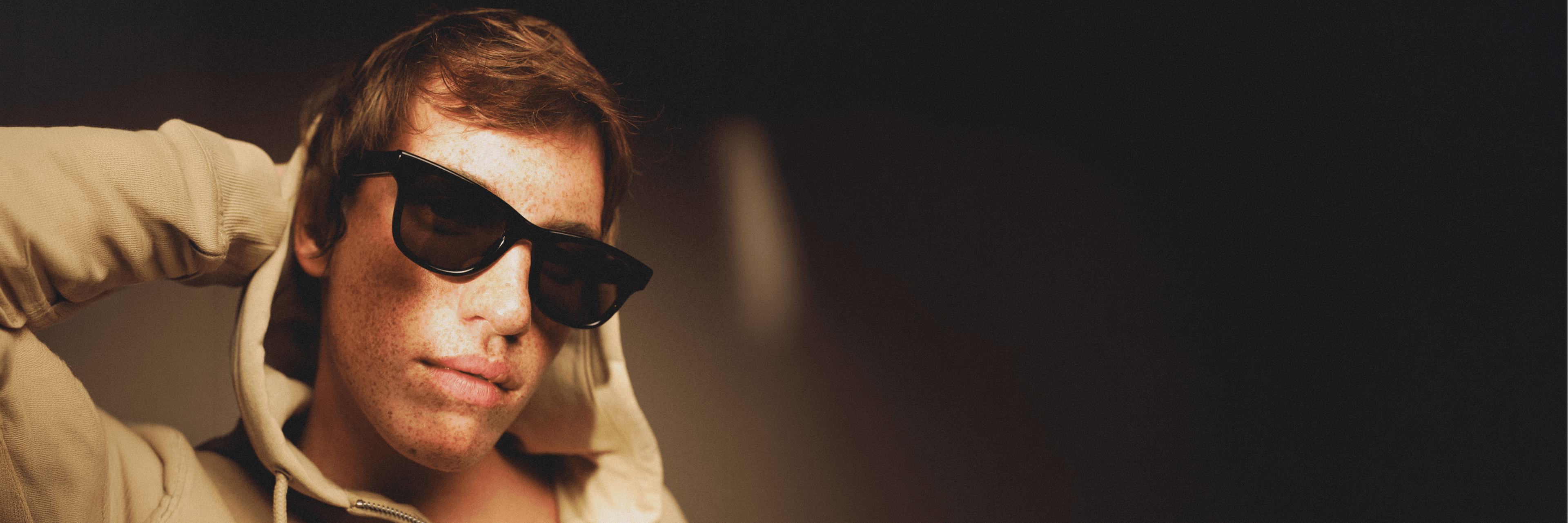 <span style="color:#FCFF9F;">Gafas de sol</span>